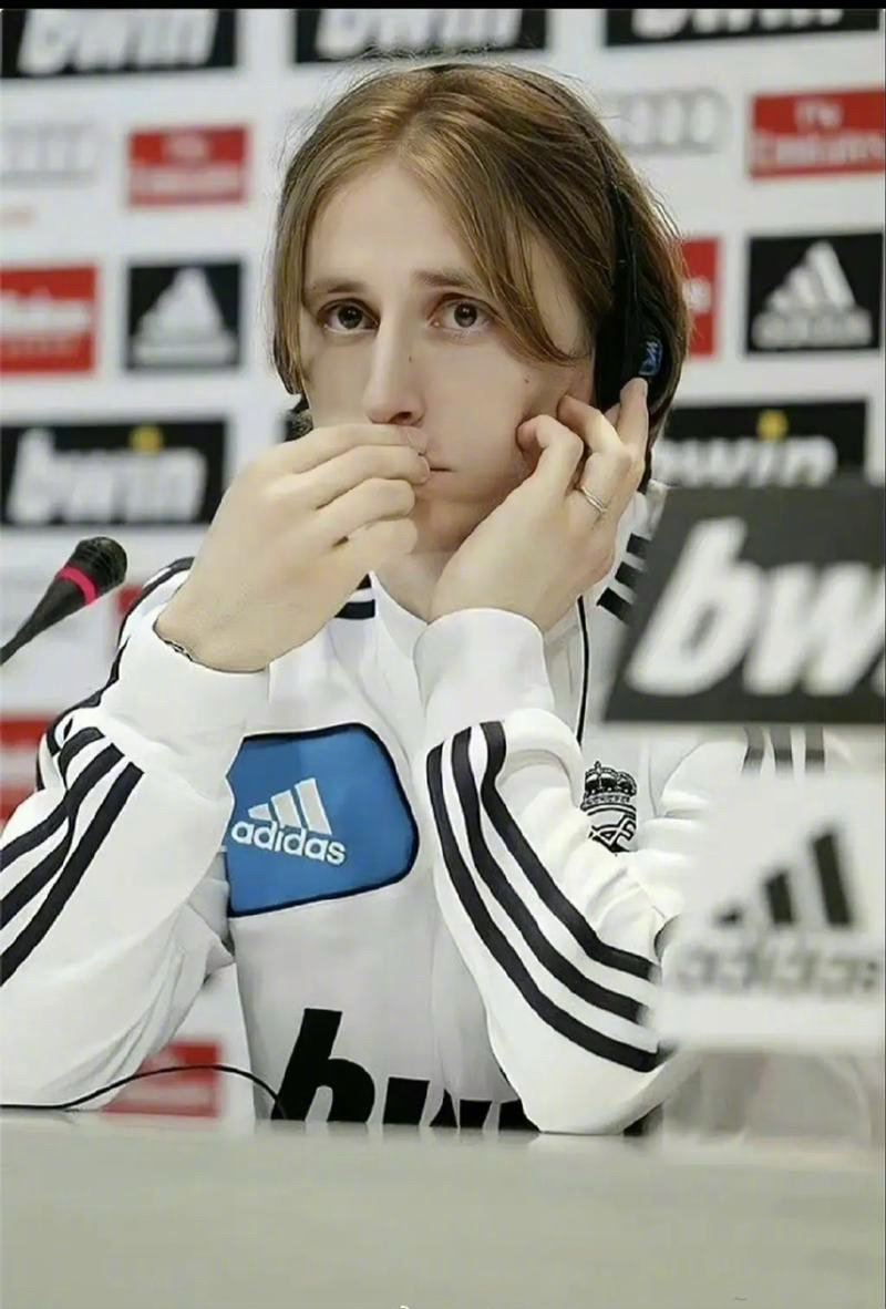 德甲最新积分战报：多特蒙德绝平法兰克福，积分落后拜仁8分