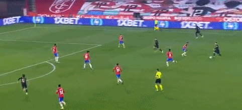 格林单节三分5投4中，雄鹿狂轰9记三分，客场4分领先