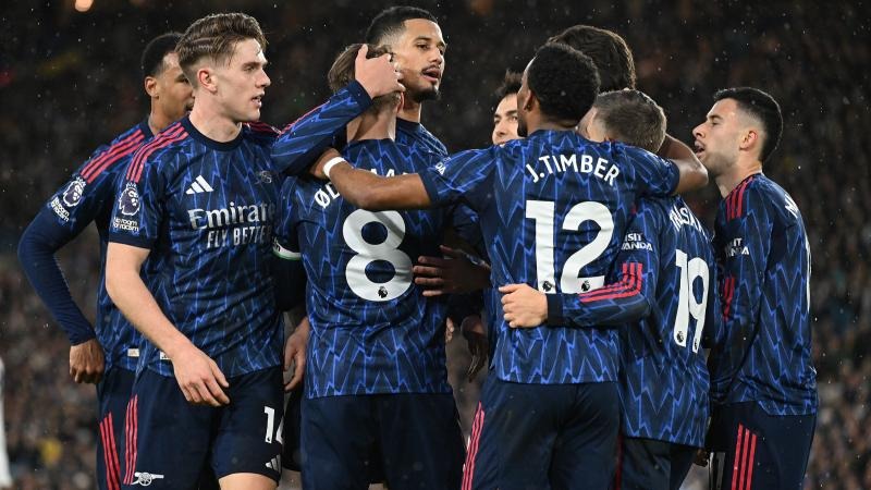 [NBA]詹姆斯妙传 拉拉维亚三分应声入网